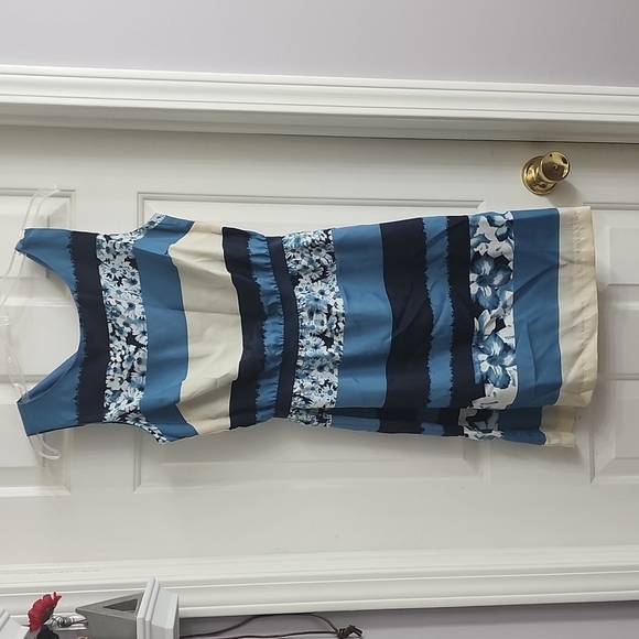 🆕️Nwt Loft dress - Picture 1 of 5